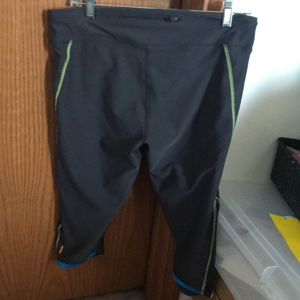 Lucy Women’s Sports Wear Capri Size:Large
